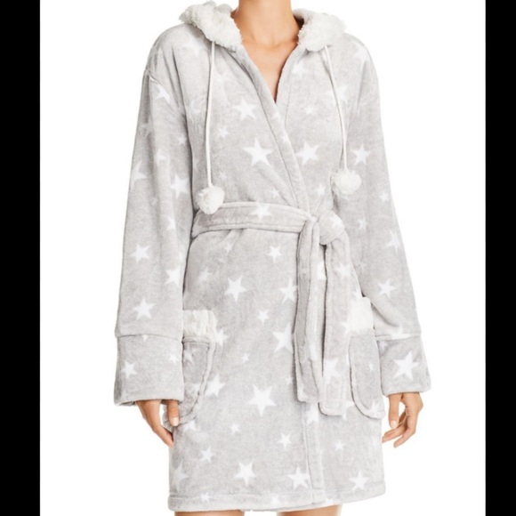PJ Salvage super soft fuzzy cozy stars pocketed hood pom robe - Picture 1 of 6